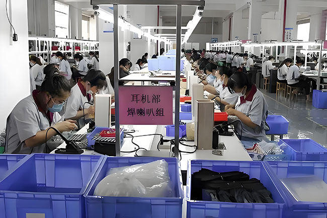 La corriente subterránea de la transformación de la industria manufacturera de auriculares de China